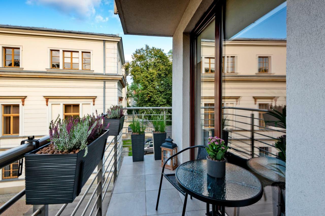 Kopernika8 Miro Apartment With Balcony And Ac Krasków Exterior foto